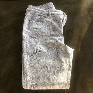 White House Black Market “the skinny” jean. Size 8